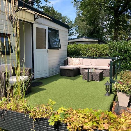 Charmant chalet op een bospark op de Veluwe Villa Putten Eksteriør billede