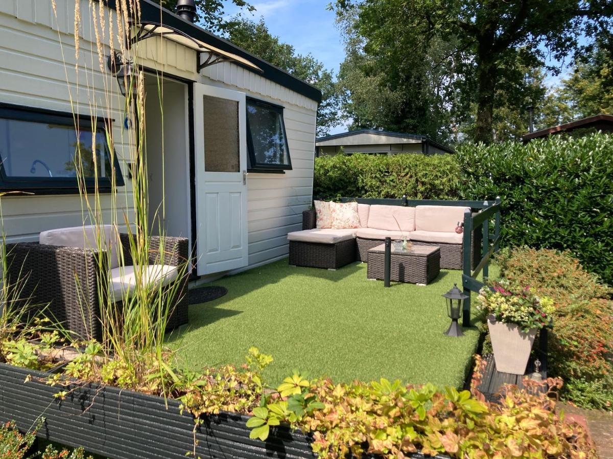 Charmant chalet op een bospark op de Veluwe Villa Putten Eksteriør billede